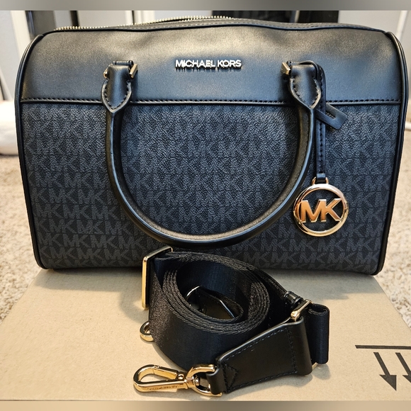 Michael Kors Black Duffle Bag 🖤 - Picture 1 of 16